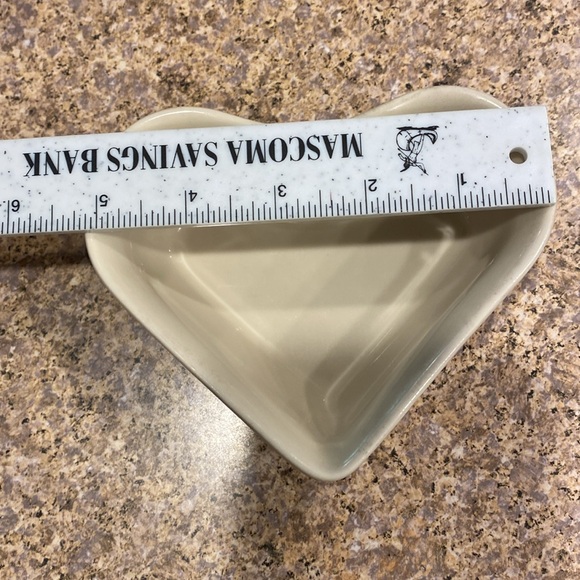 Longaberger Small Heart Vitrified Pottery Dish Red and Ivory - Picture 4 of 17